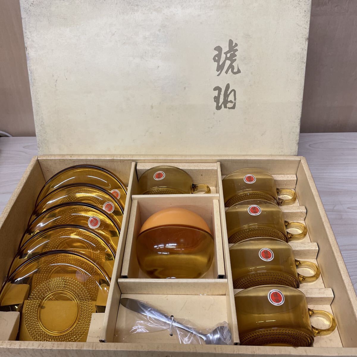 昭和レトロ カメイガラス 琥珀色 カップ& ソーサー 5客 シュガーポット&スプーン セット ガラス レトロ拍卖