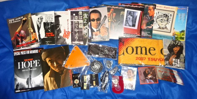 棚下■ 長渕剛 グッズ ファンクラブ会報 ステッカー サムピック タオル 継続特典のピンバッジやラバーキーホルダーほか拍卖