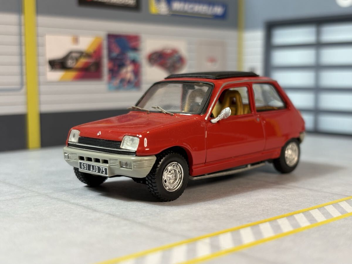 VITESSE 1/43 RENAULT 5TS SEDAN CLOSED CANVAS ROOFRED 1975 ルノー サンク 5拍卖