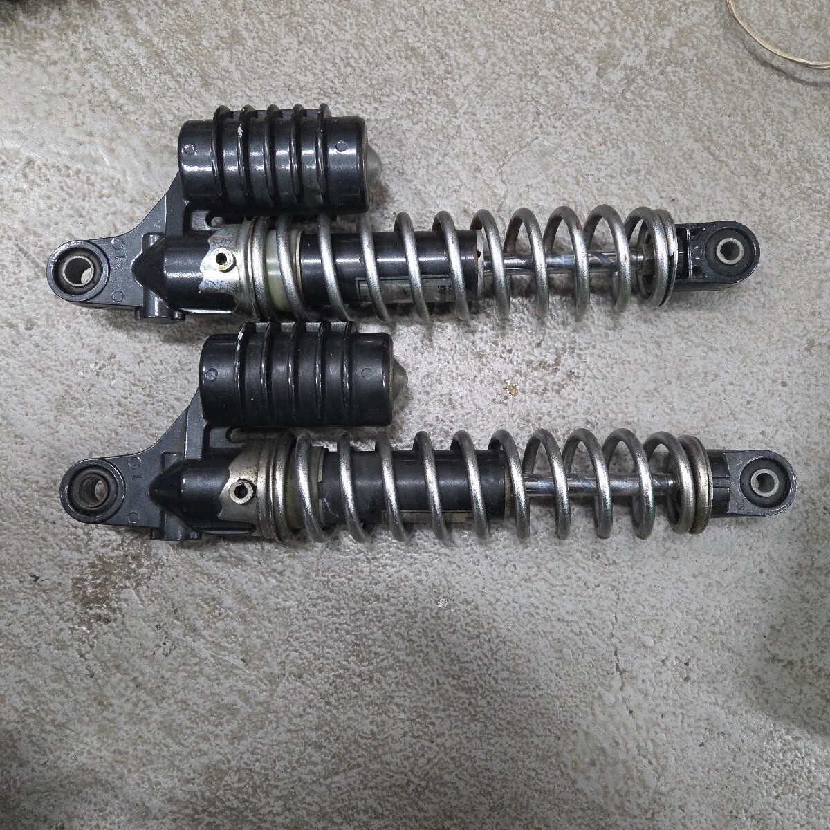 たぶん zrx400Ⅱ zrx2 純正 リアサスペンション リアショック拍卖