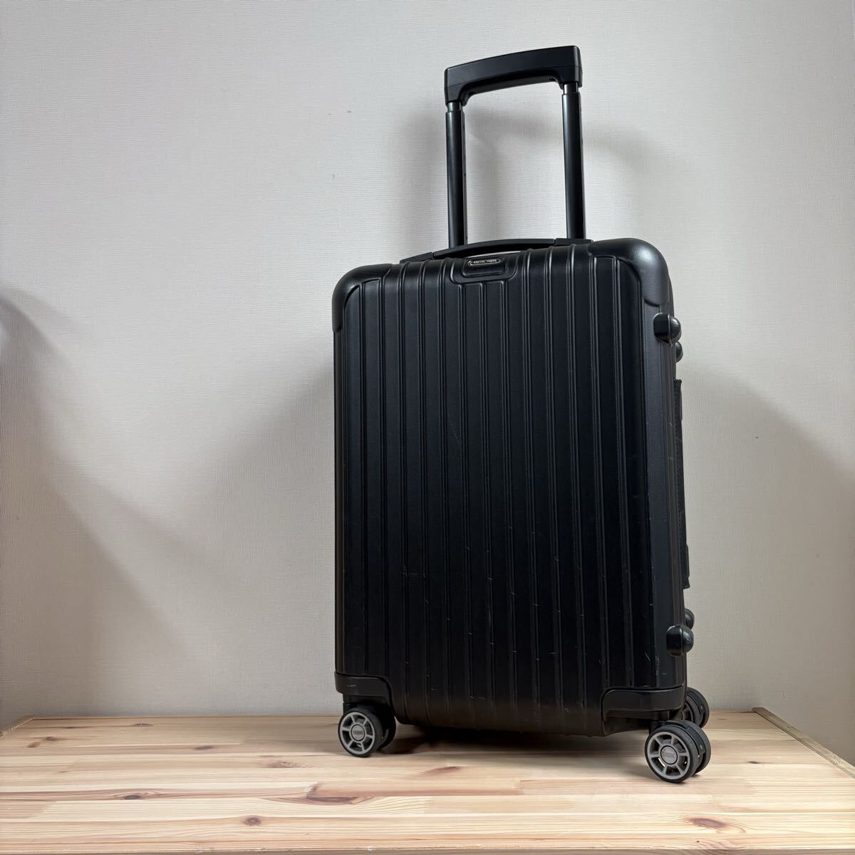 美品 RIMOWA SALSA 32L キャリーケース ブラック 機内ok 4輪拍卖