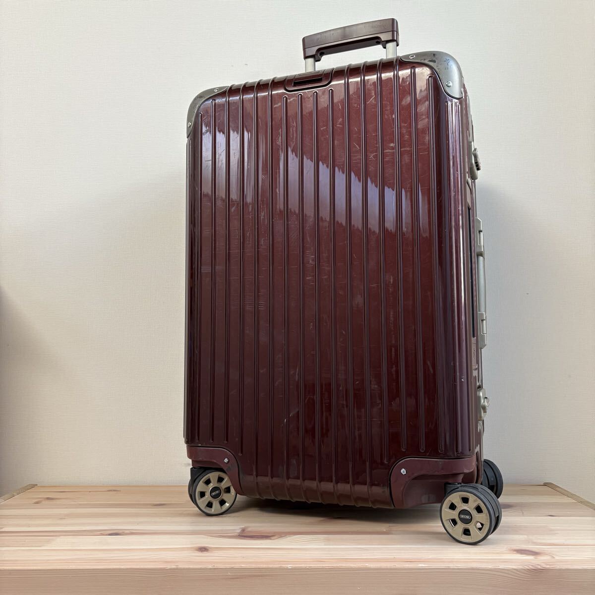 美品 RIMOWA LIMBO E-TAG 60L キャリーケース 4輪拍卖