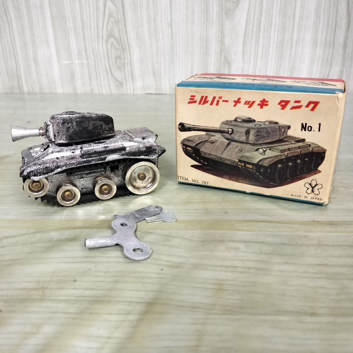 ヨネザワ シルバーメッキ タンク No.1 戦車 ブリキ ゼンマイ 金具3点付属 外箱11x8x6 発火石無 180045拍卖