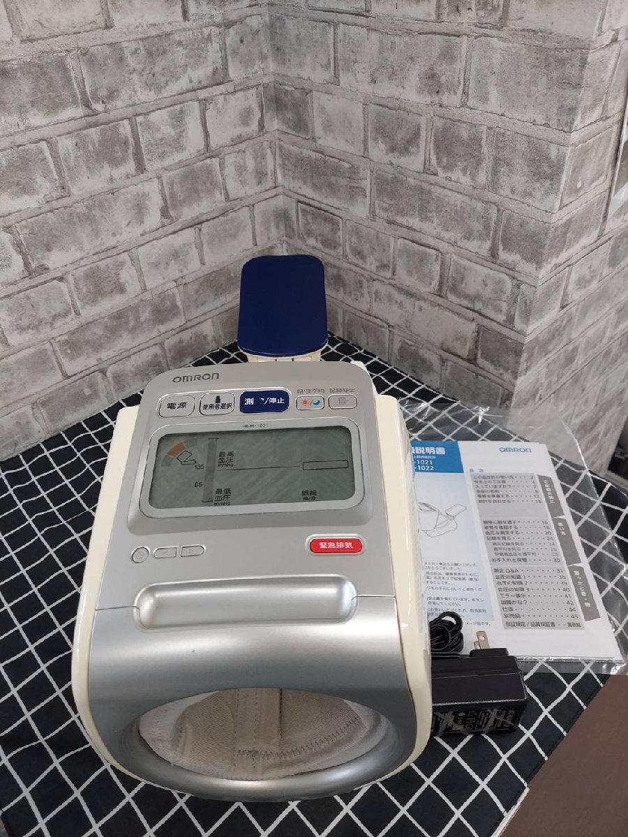 OMRONオムロン HEM-1021 デジタル自動血圧計 上腕式血圧計 血圧測定 スポットアーム 家庭用 簡単操作拍卖