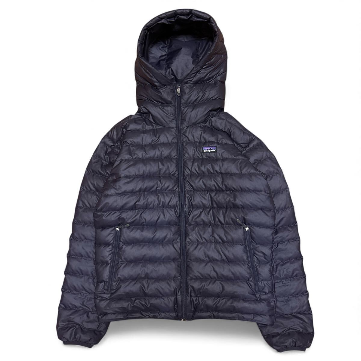 美品 patagonia パタゴニア ダウンジャケット ダウンセーター フーディ パープル ドローコード ダウン90% 短丈 アウトドア 軽量 XS拍卖