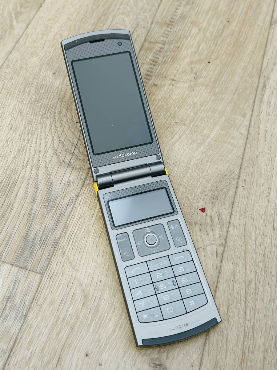 【NTTdocomo/ガラケー電話機】 L-01B/ IMEI:354463032185722/docomo判定結果:〇/通電確認のみ/状態綺麗/ジャンク拍卖