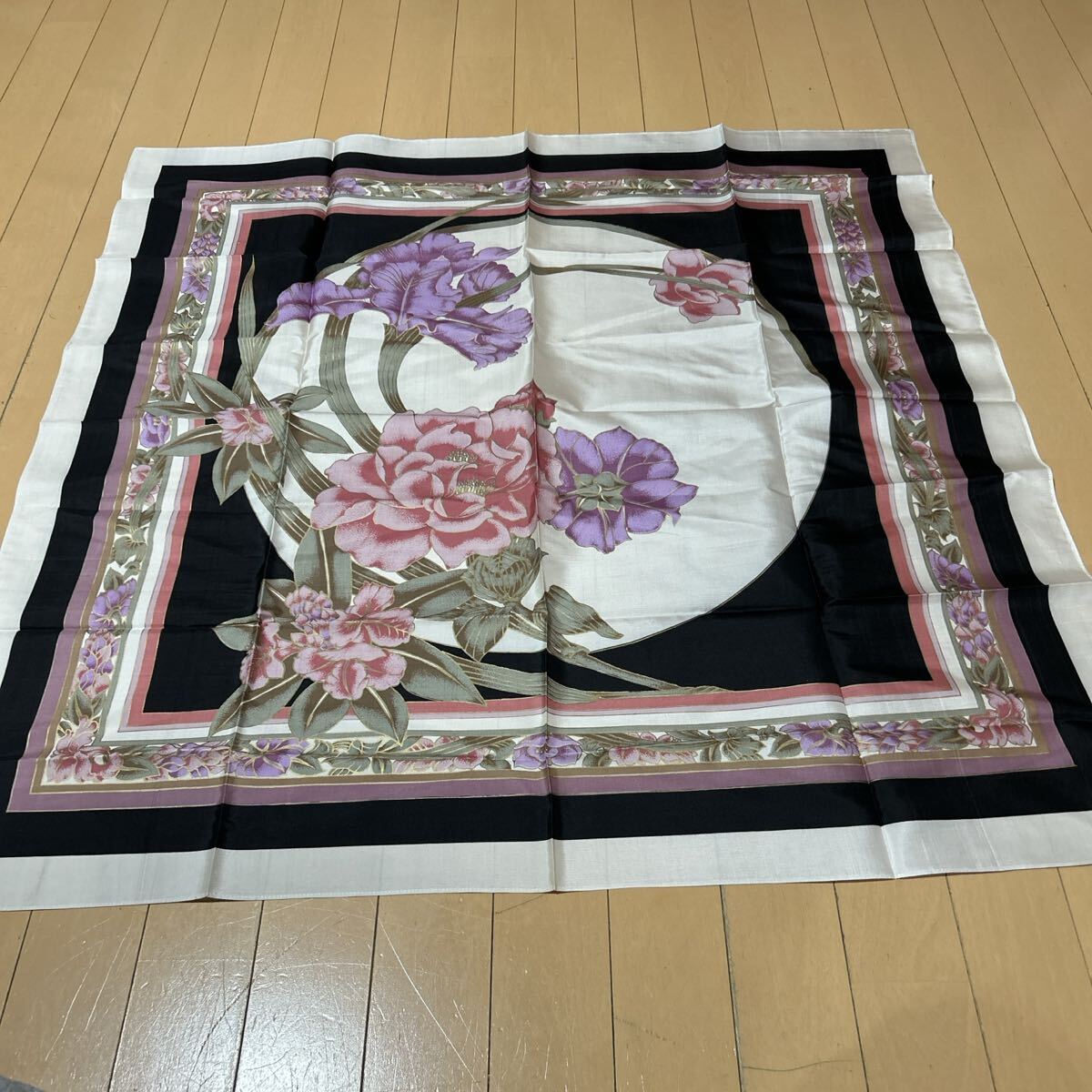 新品未使用 タイシルク シルク100%スカーフ スカーフ拍卖