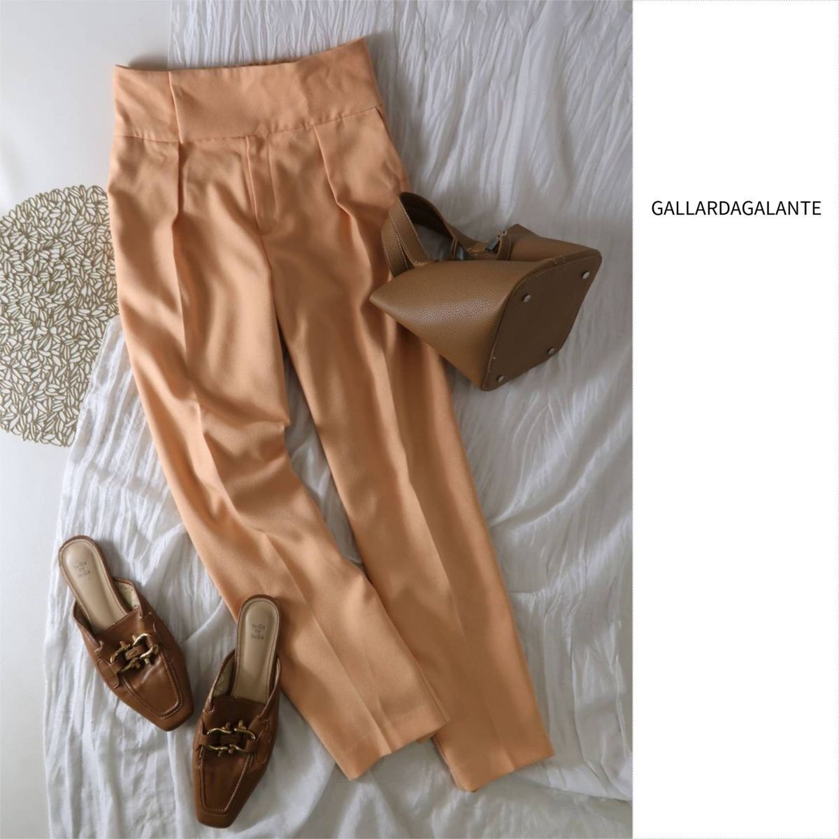 1.3万☆2023AW☆ガリャルダガランテ GALLARDAGALANTE☆洗える ワイドベルトテーパードパンツ 1サイズ☆A-O 6143拍卖