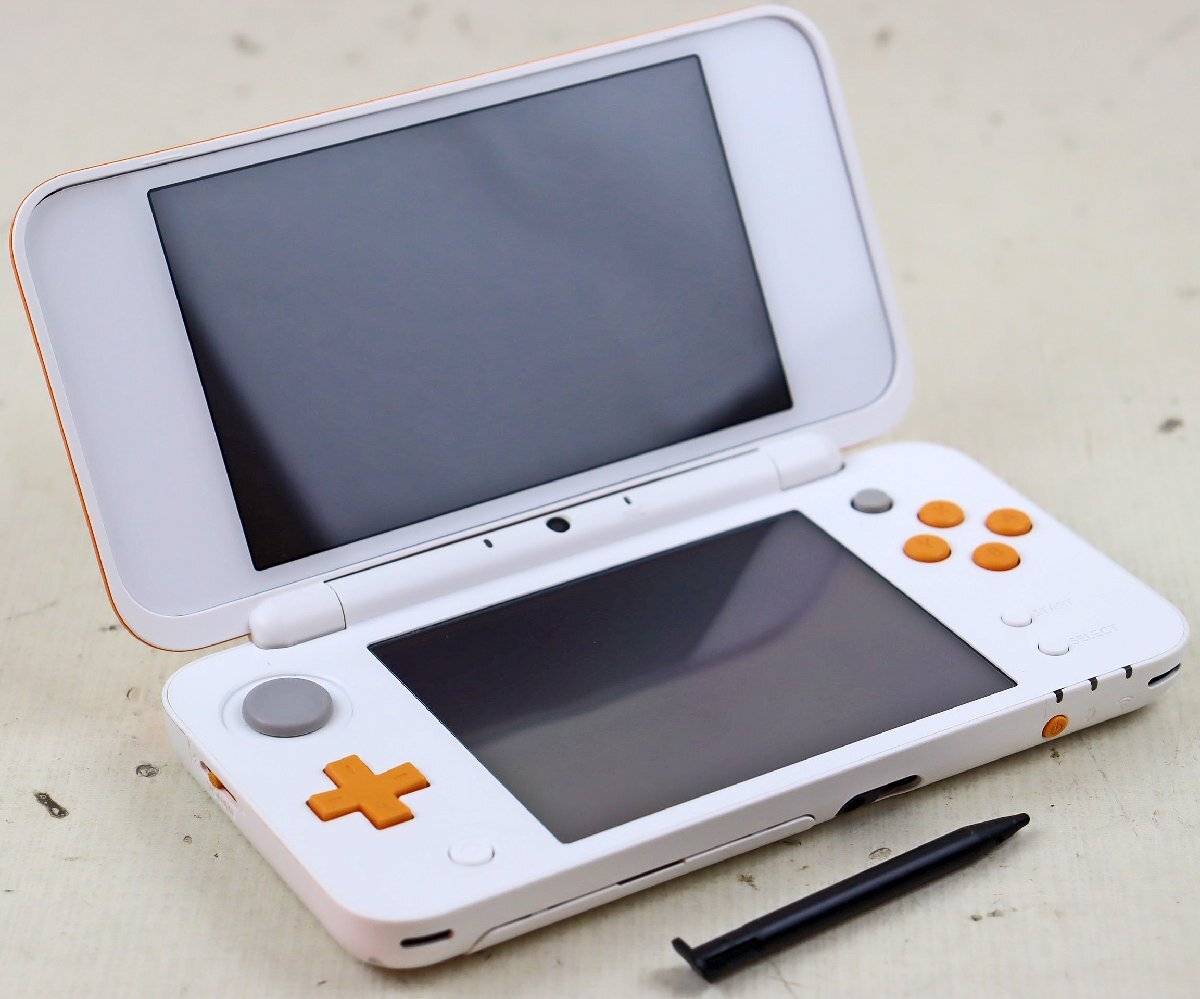 S◆中古品◆携帯型ゲーム機『Newニンテンドー2DS LL JAN-001 ホワイト×オレンジ』任天堂 発売2017年 上画面:4.88インチ NFC amiibo キャラ拍卖