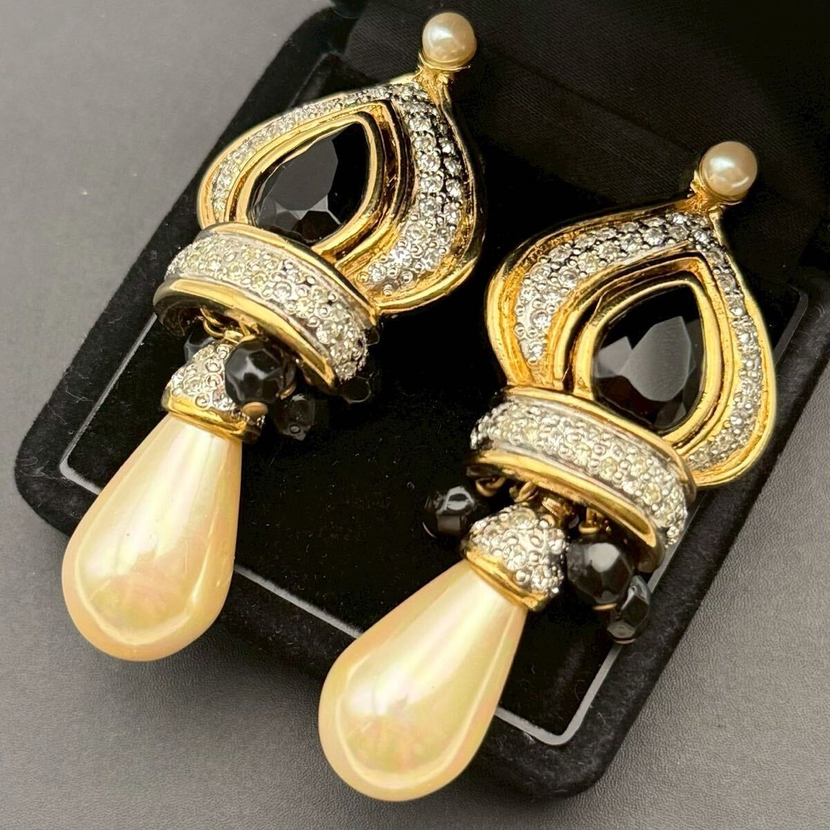 【希少・未使用保管品】VALENTINO バレンチノ ヴァレンティノ イヤリング 大ぶり パール ゴールド カラーストーン スペード ラインストーン拍卖