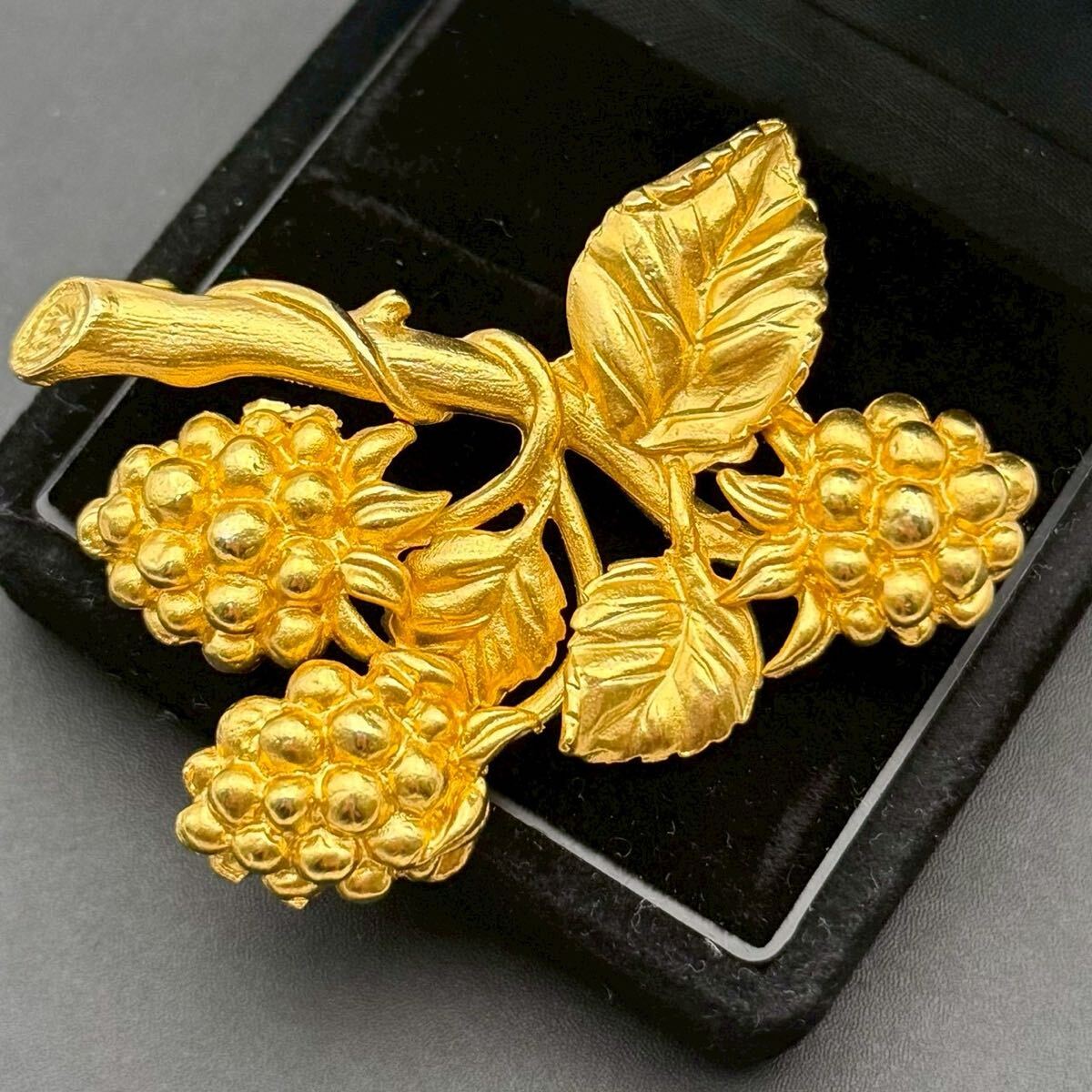 【希少・未使用保管品】KENZO ケンゾー ブローチ ピンブローチ 葉っぱ リーフ 木 果実 フルーツ モチーフ ゴールド コスチュームジュエリー拍卖