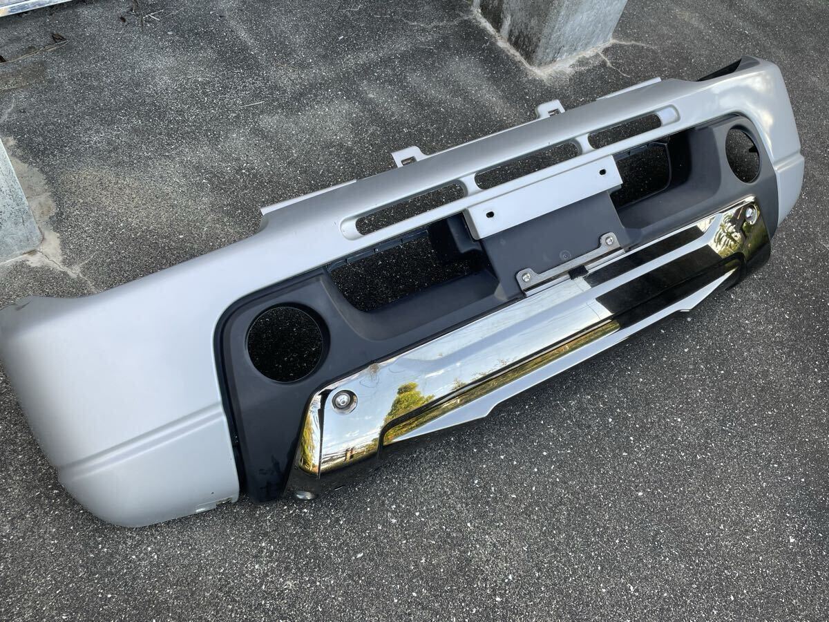 スズキ ジムニー JB23W 5型 純正フロントバンパー 中古 フォグ穴空き シルバー中古拍卖