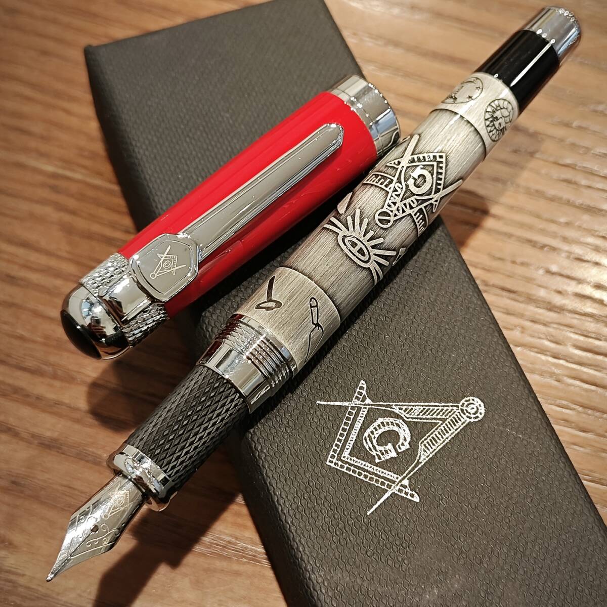 万年筆 フリーメイソン ロゴ 黒リフィル レッド 金属 14cm 箱付き プレゼント ケース付き ギフト おしゃれ おもしろ かっこいい t4801拍卖
