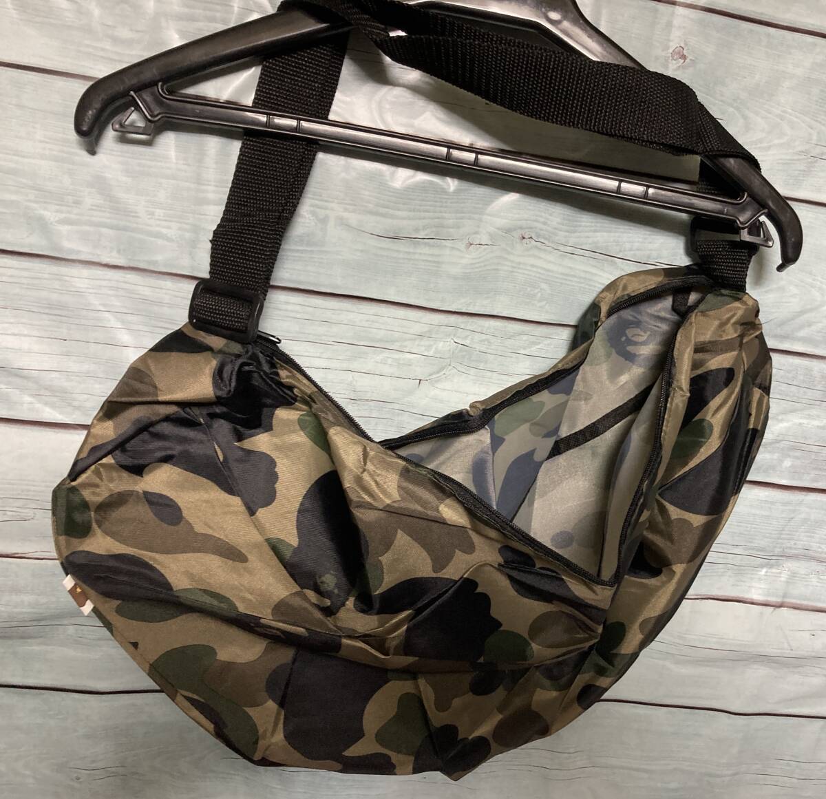 お宝です♪『A BATHING APE 2008 MOOK』エイプ 公式本/BAPE CAMO SHOULDER BAG ベイプカモショルダーバッグ 未使用品拍卖
