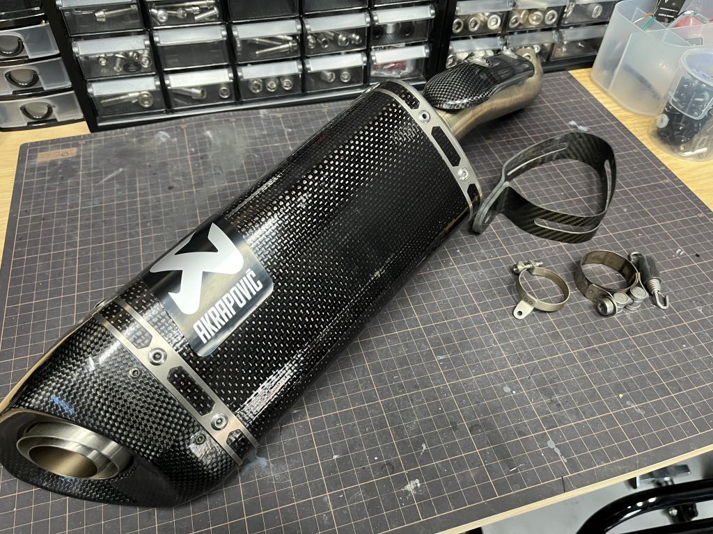 CB250R MC52(2BK/8BK) アクラポビッチ AKRAPOVIC スリップオンサイレンサー拍卖