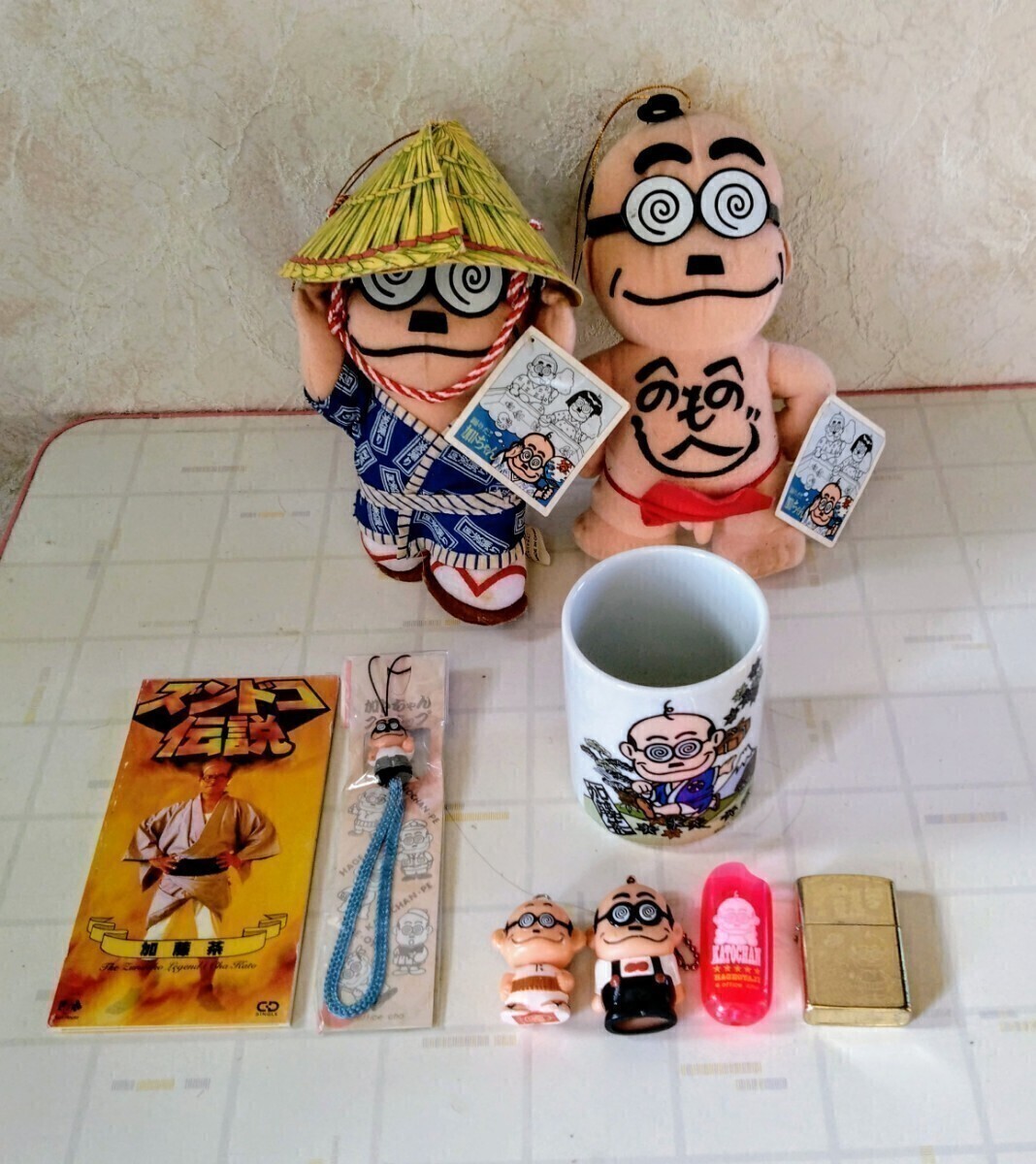 加藤茶 加トちゃんグッズセット 湯呑み & CD & キーホルダー & ストラップ & オイルライター ライターキャップ & ゲームセンターぬいぐるみ拍卖
