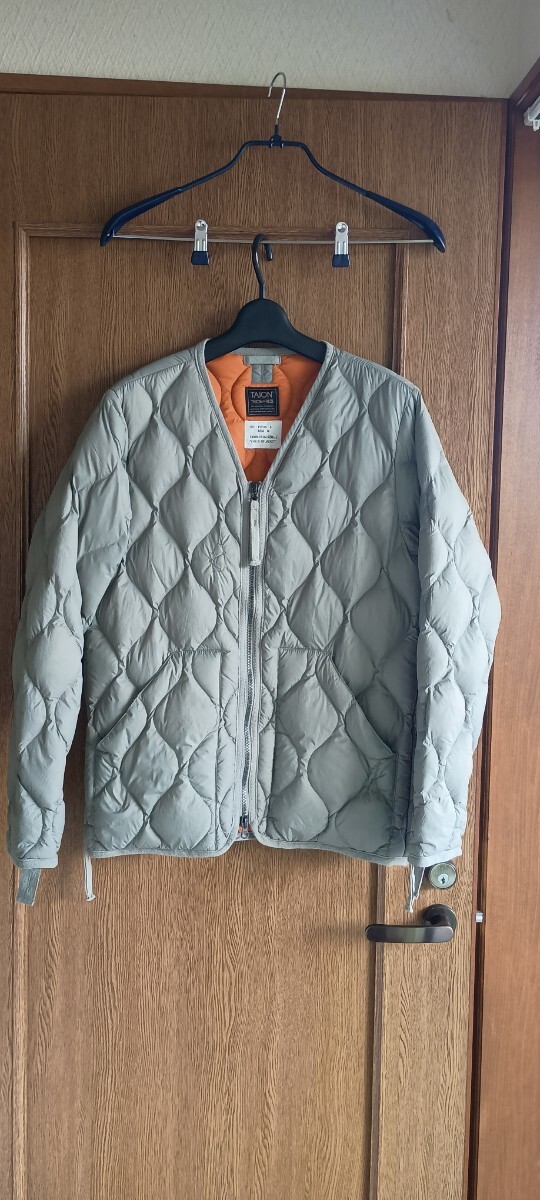 タイオン TAION ダウンジャケット Vネック ジップアップ サイズusМ jpS ダークセージグリーン拍卖