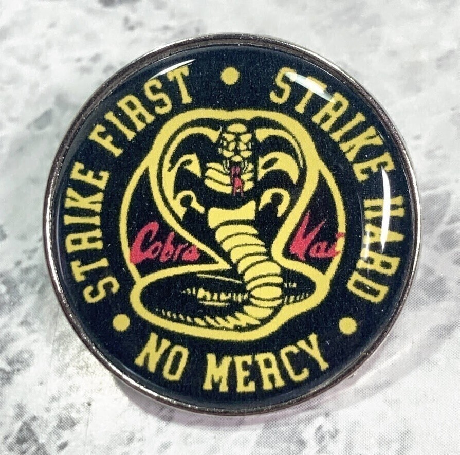 ◆同梱発送可◆「コブラ会/ベスト・キッド ピンバッジ タイプB」fire_sale 【タグ:映画、アクセサリー】拍卖