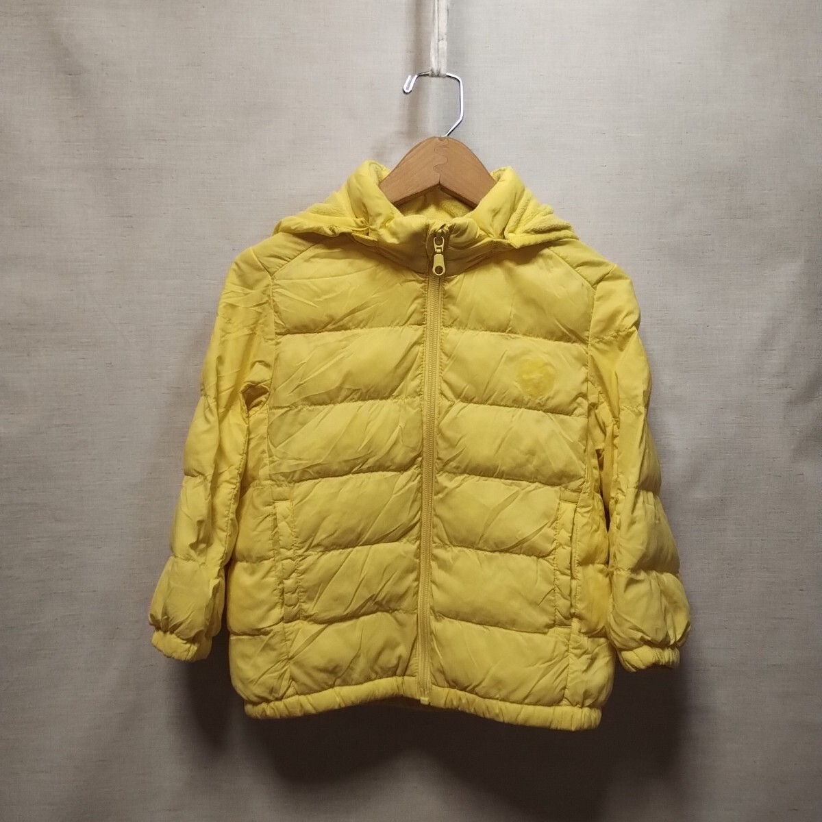 全国送料無料 ユニクロUNIQLO子供服キッズ男&女の子 イエロー黄色パデットパーカージャケット 100拍卖