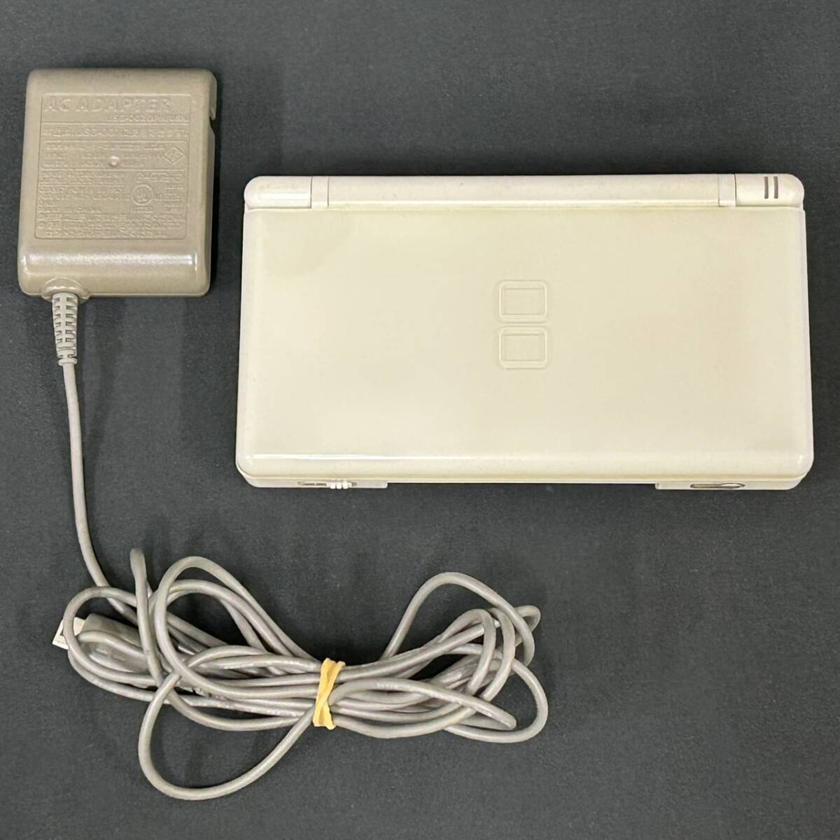 25仙/A012566-4/KK3000/P115-118/【名古屋】Nintendo 任天堂 ニンテンドー DS Lite USG-001 ゲーム機 本体拍卖