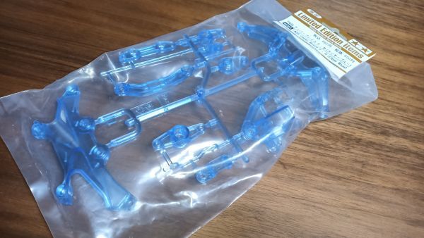 送料安 ラジコンカーパーツ タミヤ 49391 TA05 アッパーブレイス F R クリヤーブルー拍卖