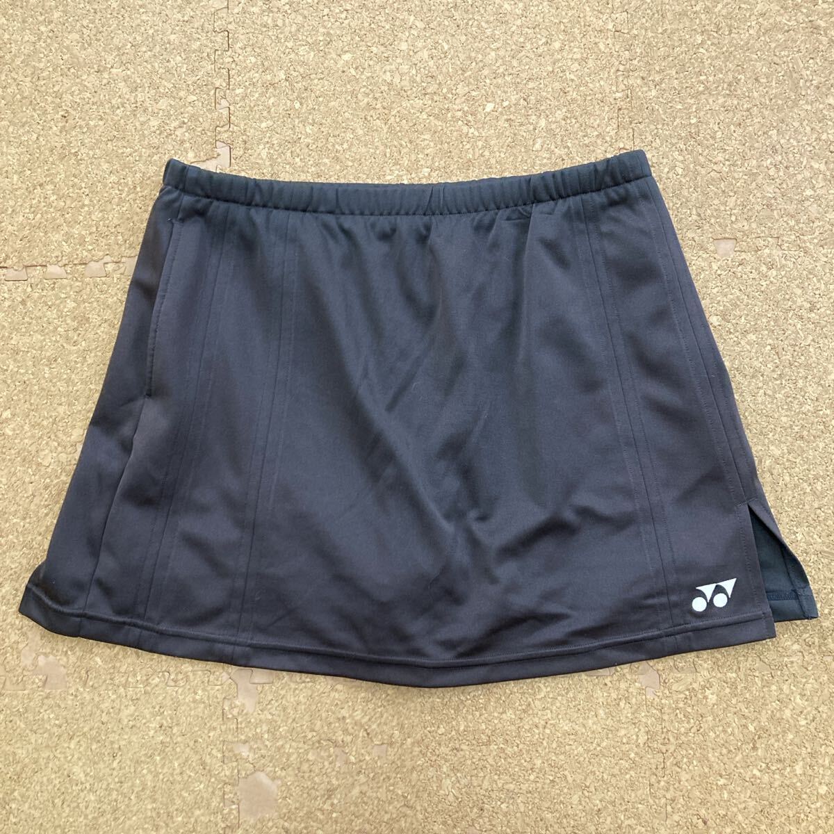 【美品】ヨネックスYONEXテニスウェア スカート スコート Oサイズ レディース 黒 テニスバトミントン インナースパッツ付拍卖