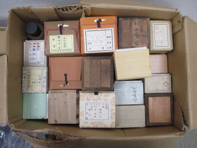 掛け軸 18点おまとめ 絵 掛け軸 掛軸 風景画 虎 龍 漢字 和室 床の間 和風 和 芸術 モダン アンティーク コレクション拍卖