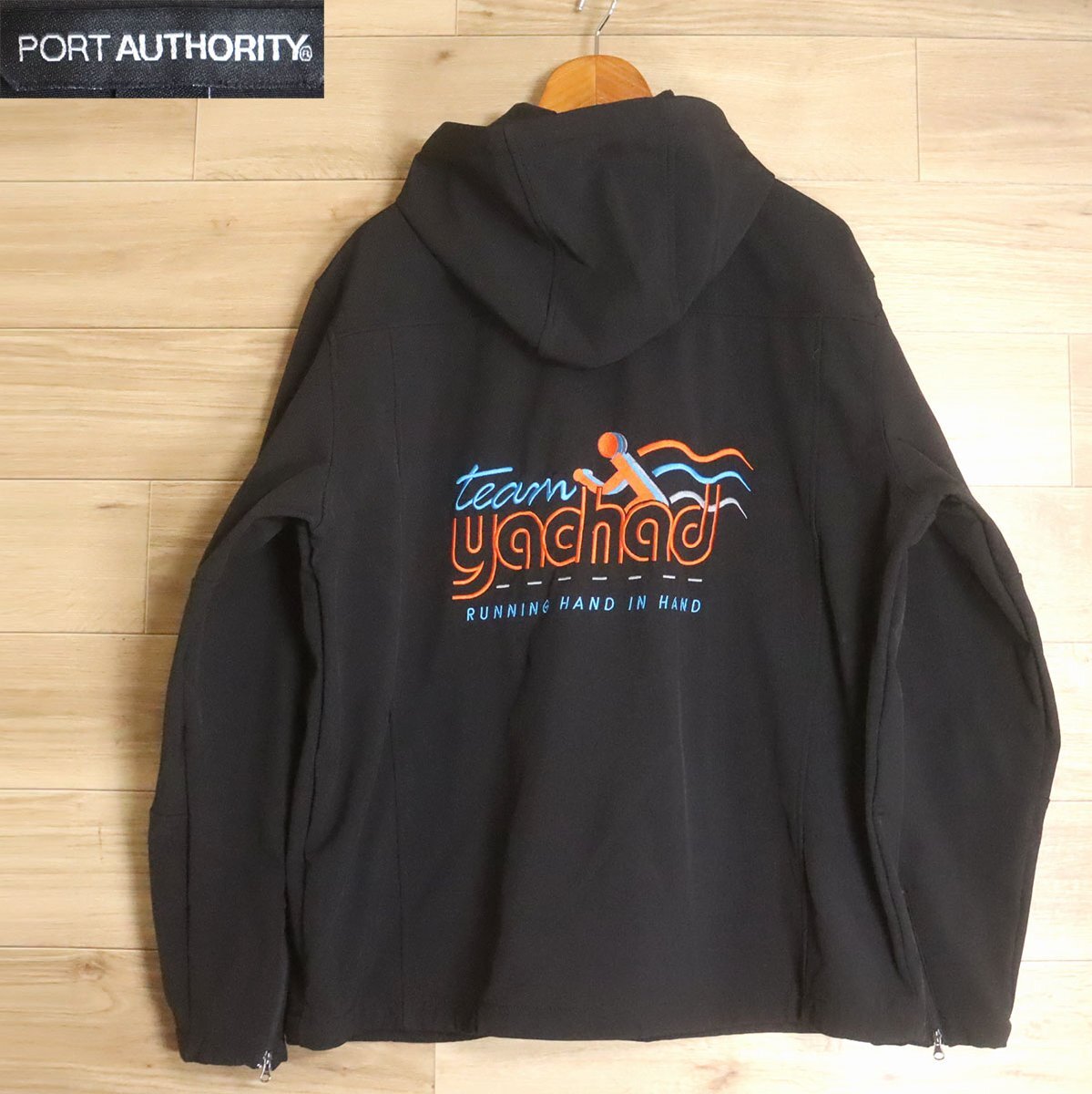 X10S/R5.14-2 アメリカ古着 PORT AUTHORITY ジップパーカー バックロゴ 刺繍 フード付き ソフトシェルジャケット L ブラック拍卖