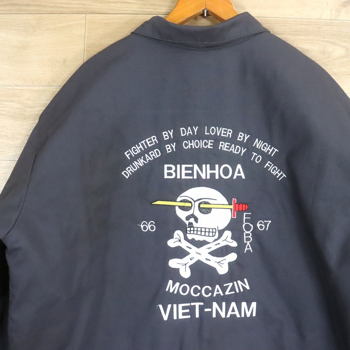 I10T/D11.3-1 アメリカ古着 Cintas シンタス ワークジャケット XL バック刺繍 スカル ベトジャン サンプリング ワッペン拍卖