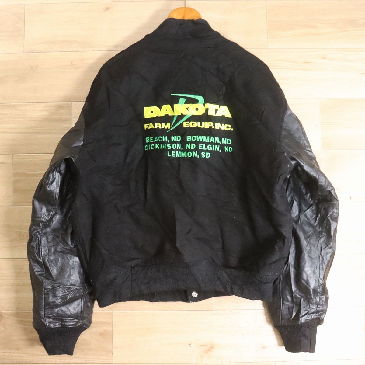 G8S/Y5.13-5 DAKOTA FARM EQUIP.INC. 袖革スタジャン 本革 レザージャケット バーシティジャケット バック刺繍 メンズ Lサイズ拍卖