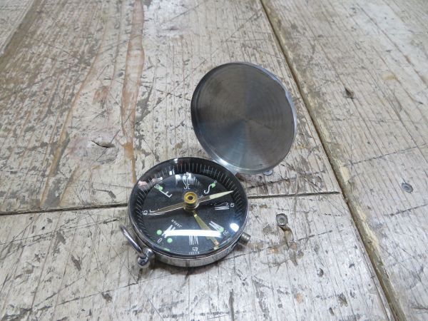 【USED/ビンテージ/現状品】 茶農家納屋から出て来た 蓋付き コンパス 東京TOP/日本製 検索用⇒ 昭和レトロ/方位磁石/懐中コンパス/F1102拍卖