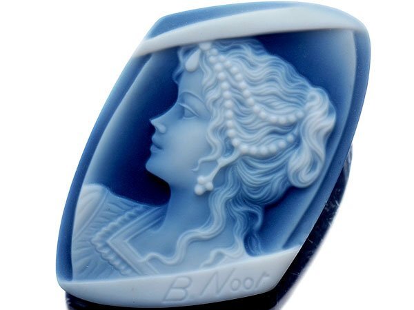 【ジュエリー極】B.Noor作 美しい女性像 高級ブルーストーンカメオルース 46.2mm×30.4mm a2860v【送料無料】拍卖