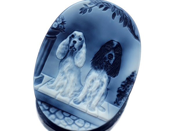 【ジュエリー極】可愛らしいコッカースパニエル 高級ブルーストーンカメオルース 40.0mm×30.0mm a2865v【送料無料】拍卖