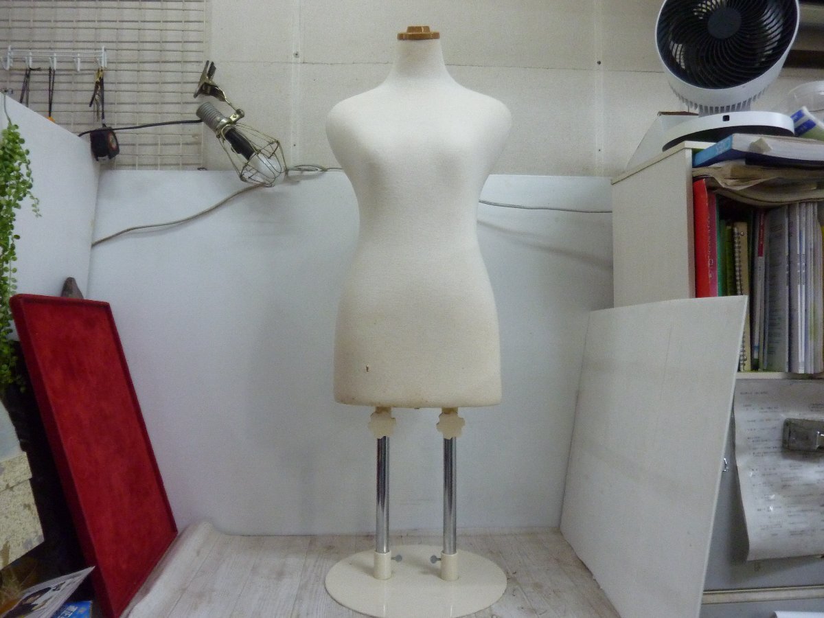i.mic. マネキン トルソー 2本足 中古 シミあり 練習用 送料無料ではありません。 直接ご来店お渡し品(発送不可)拍卖
