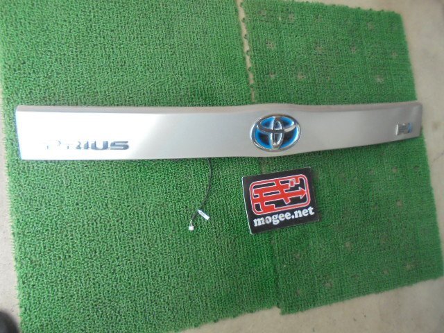 2ER3510IB1 ) トヨタ プリウス ZVW30 純正バックドアセンターガーニッシュ 76801-47070拍卖