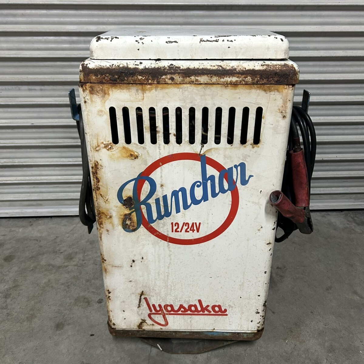 Iyasaka イヤサカ FBC-300 自動車 バッテリー充電器 ランチャー急速 充電器 通電確認済み拍卖