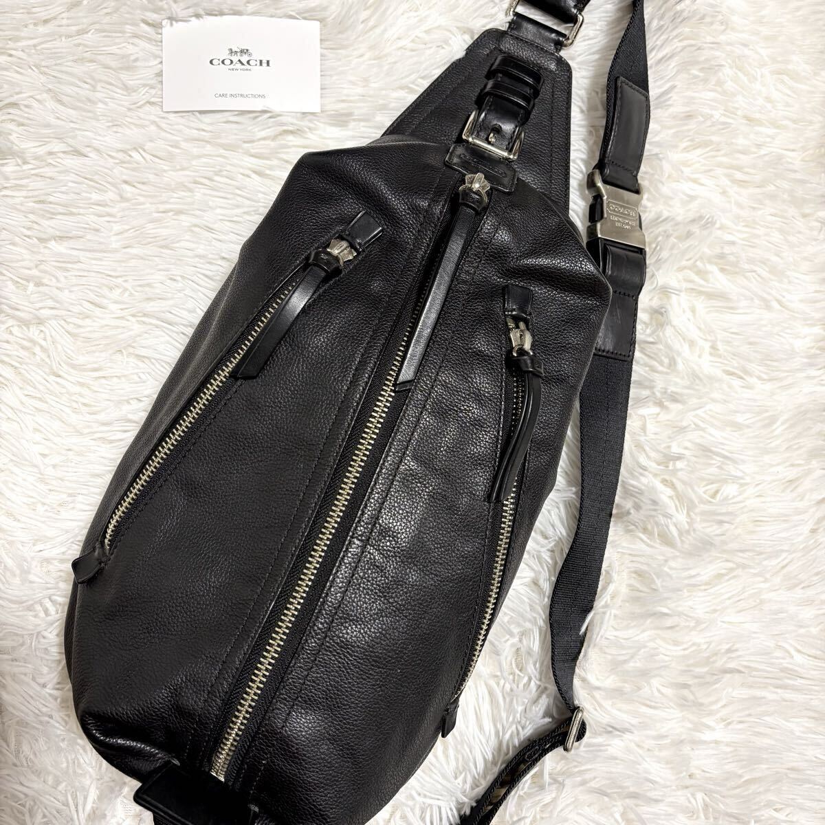 極美品 コーチ COACH トンプソン ボディバッグ ショルダーバッグ スリングバッグ レザー シボ革 本革 チャーム ブラック 黒 シルバー金具拍卖