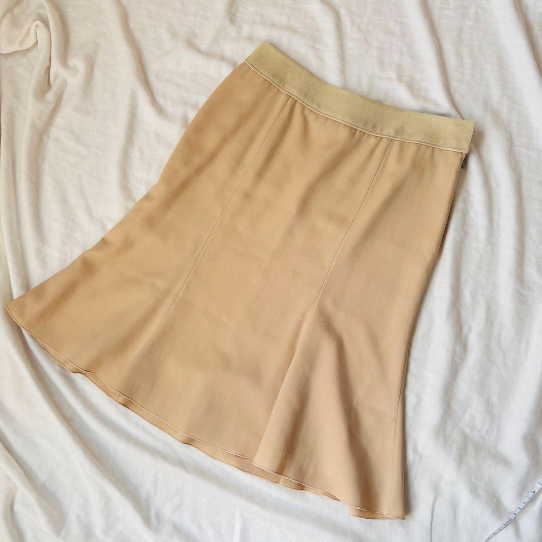 サルヴァトーレフェラガモ スカート 膝丈 ベージュ 裏地有拍卖