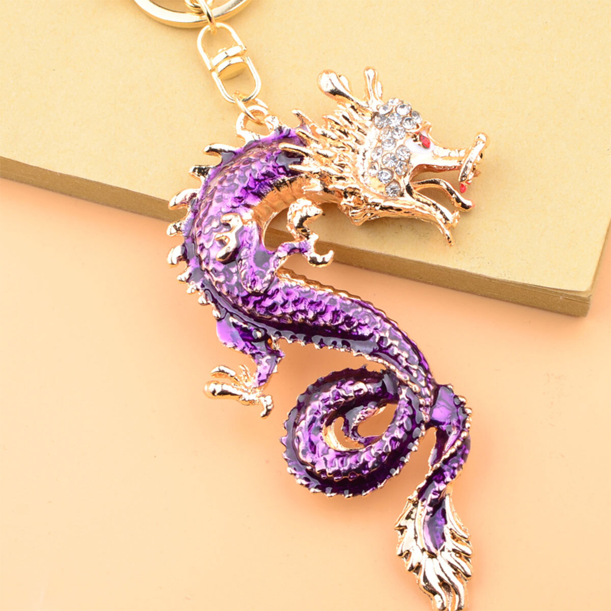 【パープル】龍 キーホルダー アクセサリー チャーム バッグ 龍神 置物 開運 守護 ペンダント拍卖