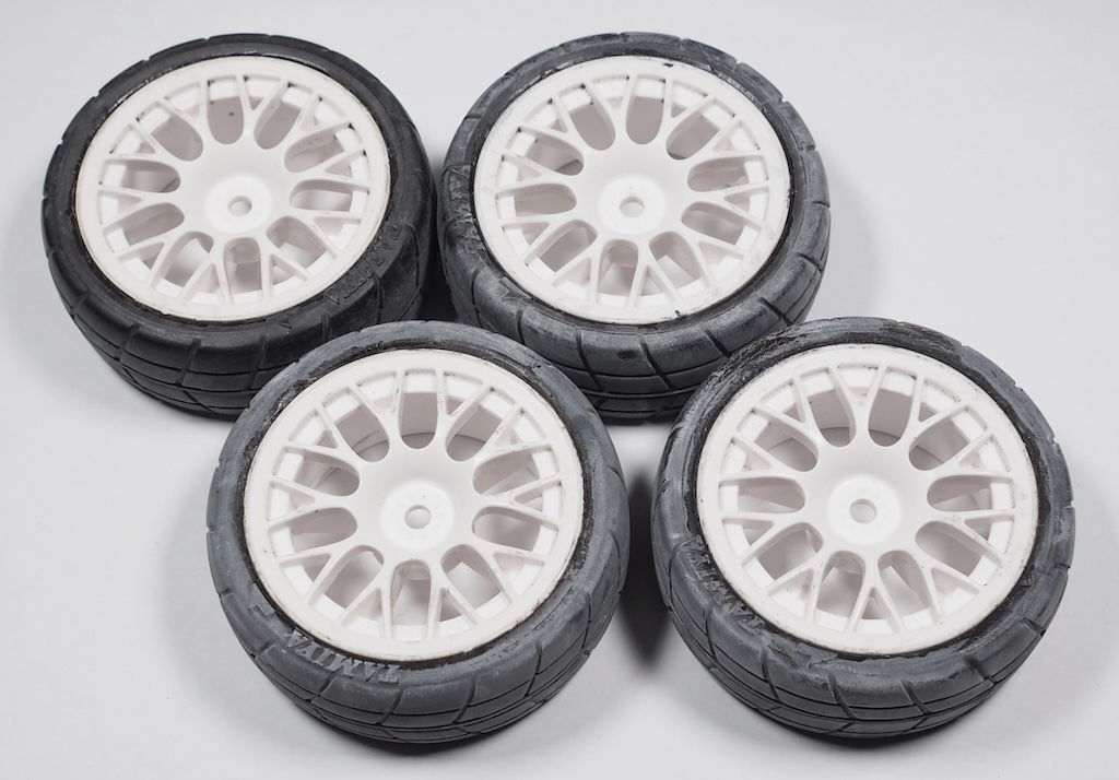 【ゆうパケット3cm/同梱不可】処分特価!! タミヤ Mナローレーシングラジアルタイヤ&ホイール4本、定価 1815円拍卖