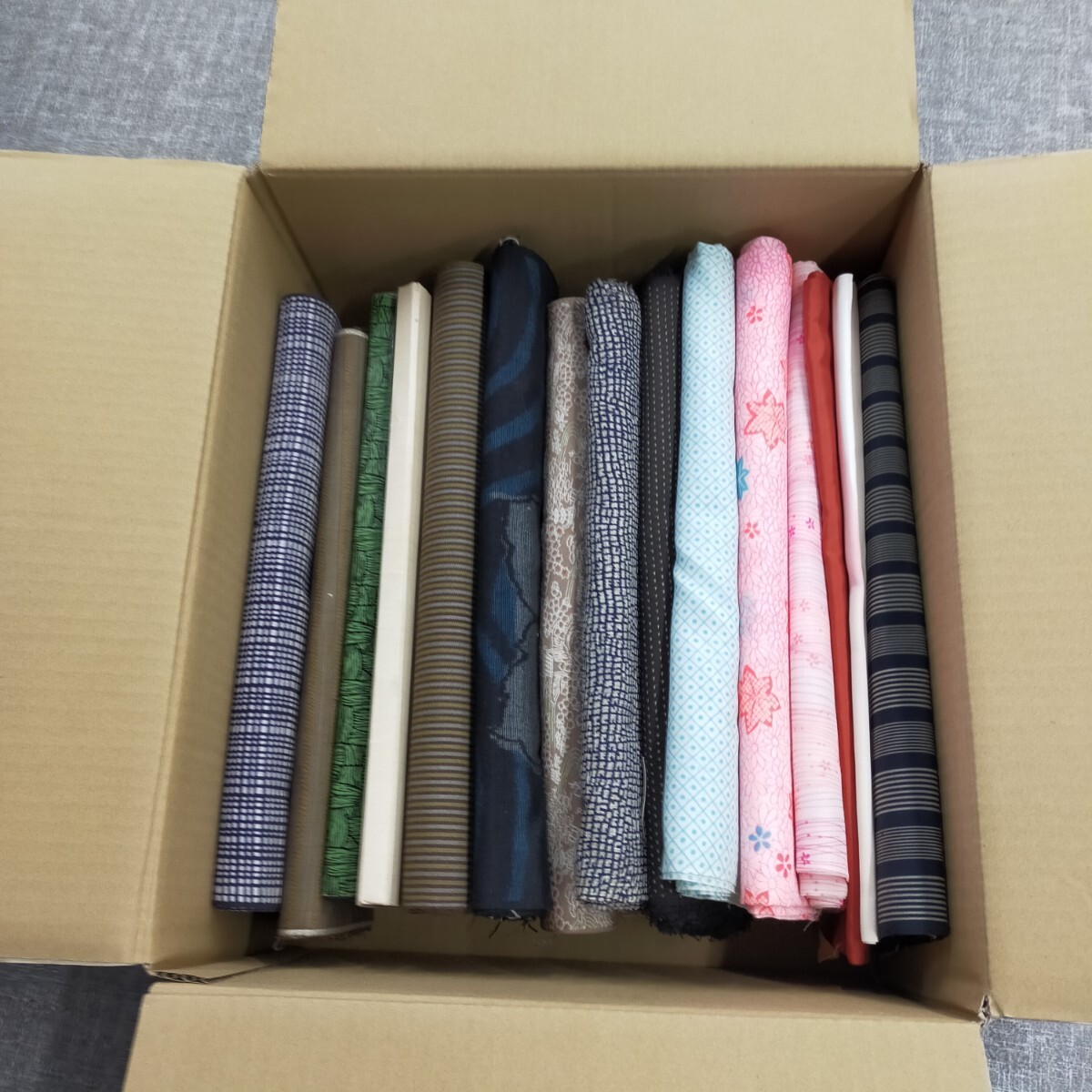 す3686 反物 まとめ売り 着物 生地 和服 和装小物 浴衣 袖 リメイクハンドメイド 木綿 布地拍卖