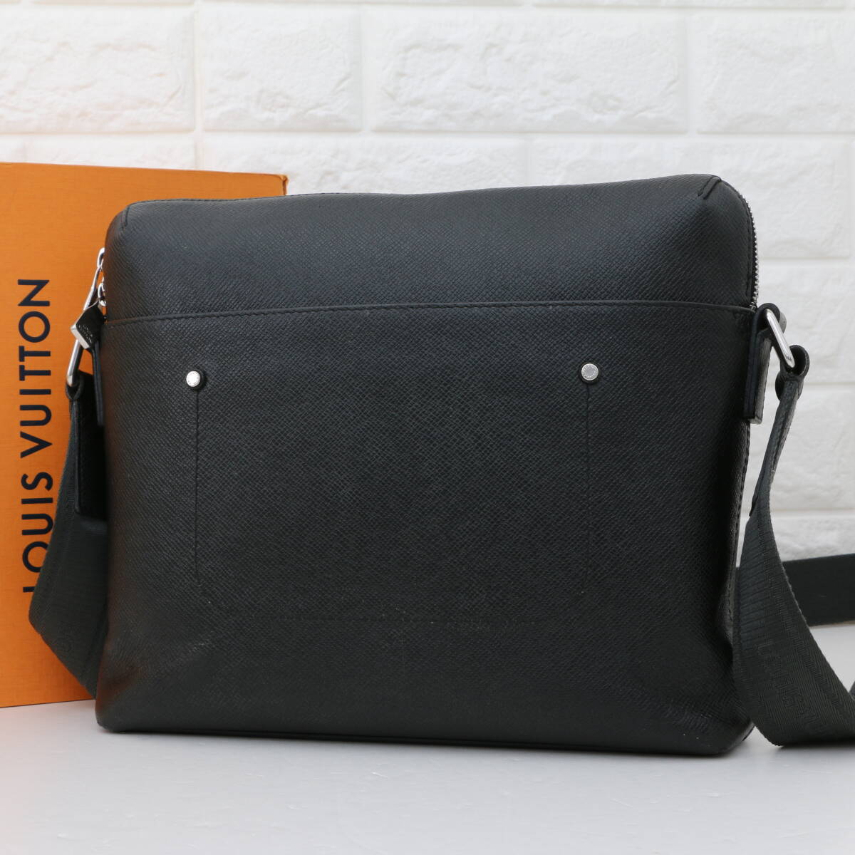 LOUIS VUITTON ルイヴィトン タイガ グリゴリ メッセンジャー PM M30238 ショルダーバッグ レザー 斜め掛け ブラック 黒 メンズ レディース拍卖