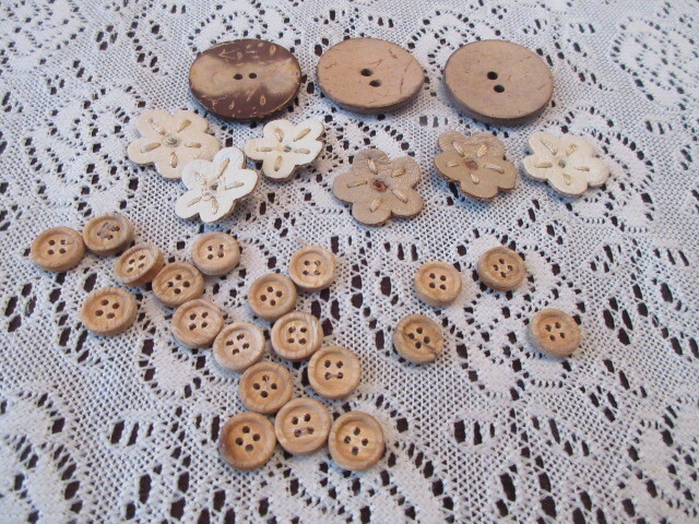 ■【木製ボタン】■飾りボタン/大円形/お花ボタン■トータル約18g■大≒3,5cm~1cm強■拍卖