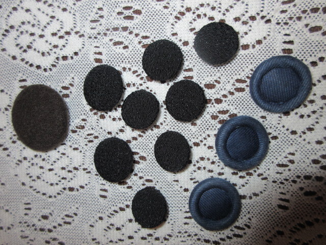 ■フォーマル【黒円形 縮緬ちりめん包み約2,5cm大/計2個&2cm中6個/小1】■デニム包みボタン2,5cm3個■特大≒4cm弱■拍卖