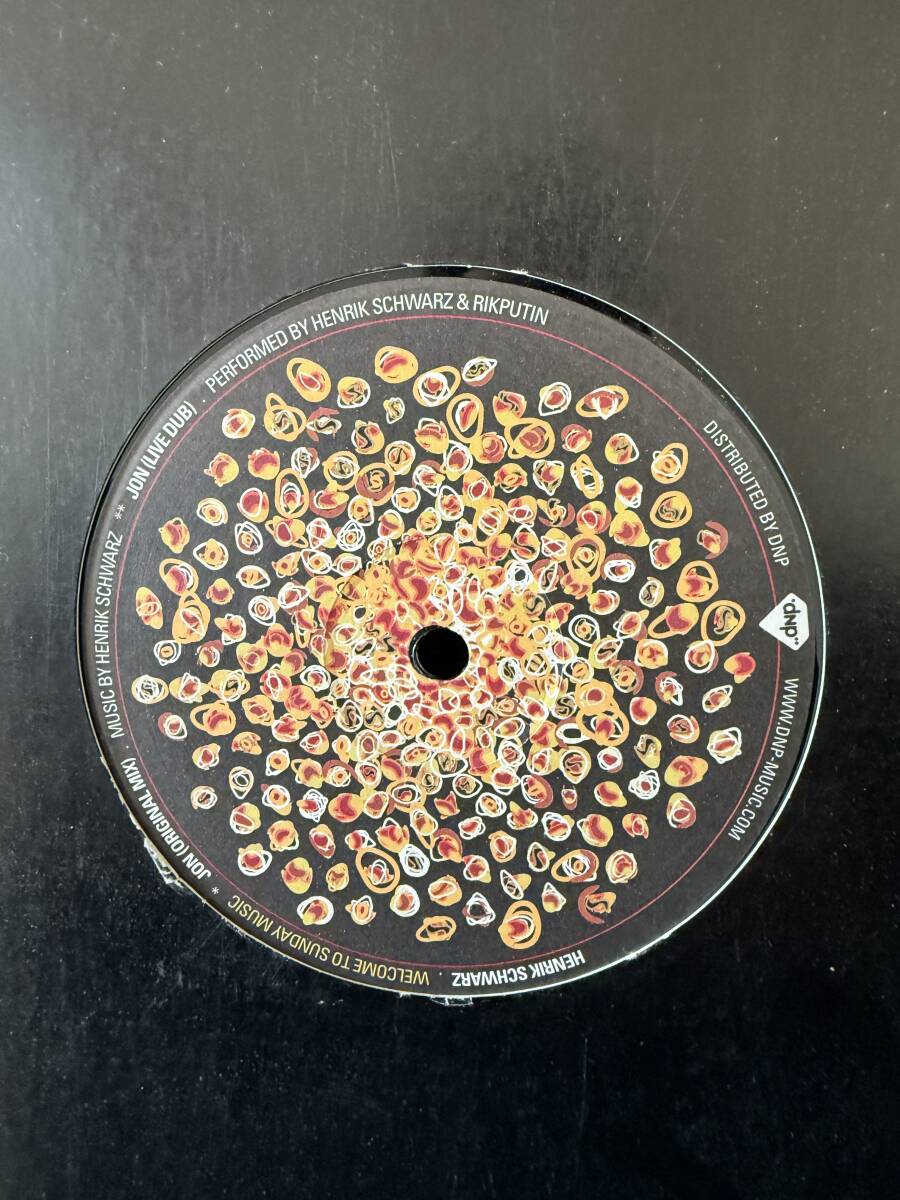 03年産 独DEEPHOUSE傑作 今聞いても色褪せることのないHenrik Schwarzによる当時即売れで アンダーグラウンドヒットしたあの作品です拍卖