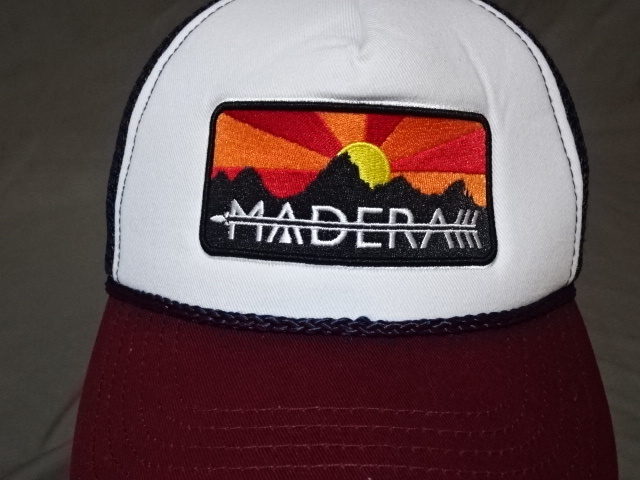激レア USA購入 アメリカ ハンモック アウトドア系ブランド 【MADERA】 太陽 ロゴ刺繍ワッペン付 メッシュキャップ 中古良品拍卖