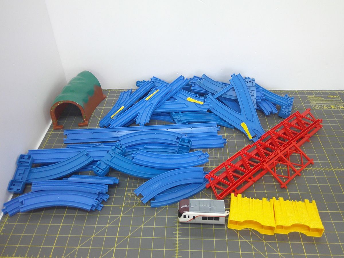 35 送100サ 1110YB14 プラレール レール まとめ トンネル など ジャンク拍卖