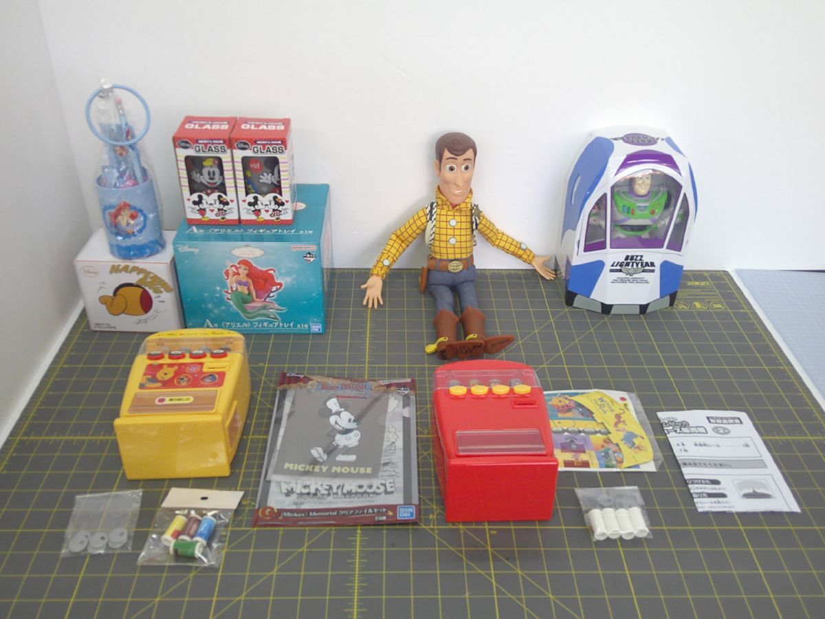 31 送100サ 1120YB13 ディズニー グッズまとめ フィギュア マグカップ 人形 グラス バケット など 中古品拍卖