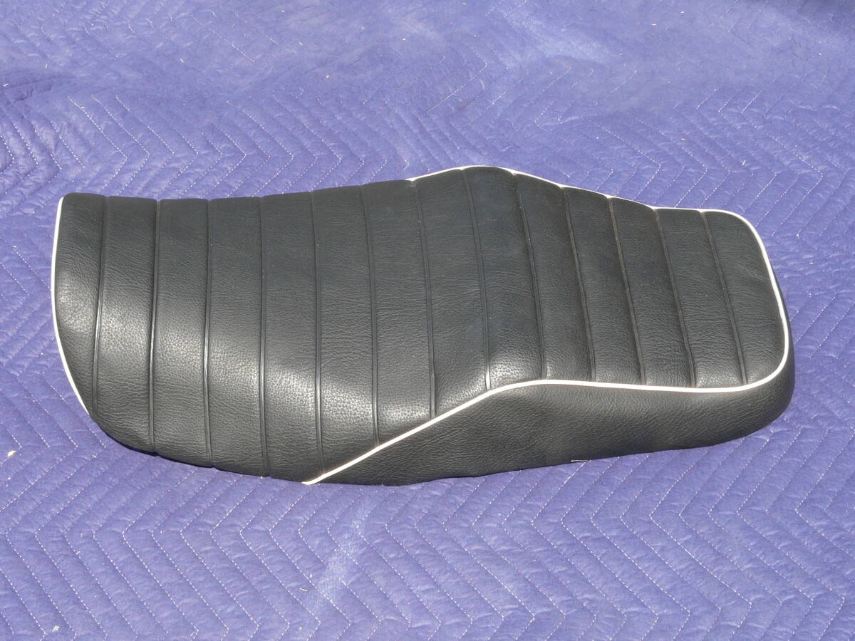 美品!破れなし!状態良し!ZRX1200ダエグ DAEG 純正シート表皮 タックロール ホワイト パイピング 白パイピング拍卖