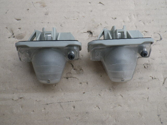 タント カスタムRS☆L375S◆リアナンバー灯 中古品 6686拍卖